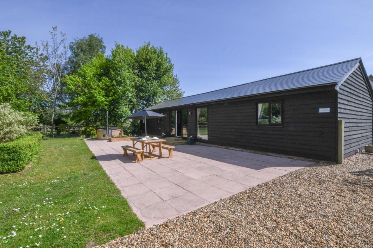 The Piglets Villa Woodbridge Exterior photo